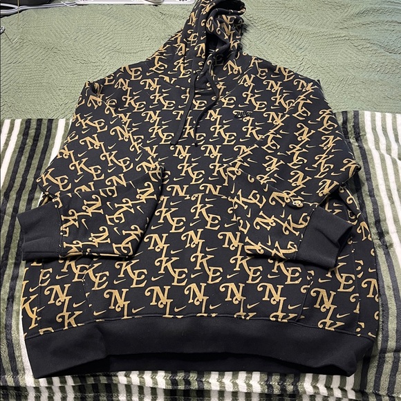 Nike Other - Black&Gold Nike hoodie🧥